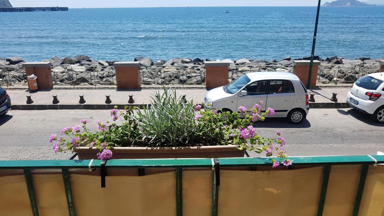 Hotel Taromy نابولي المظهر الخارجي الصورة